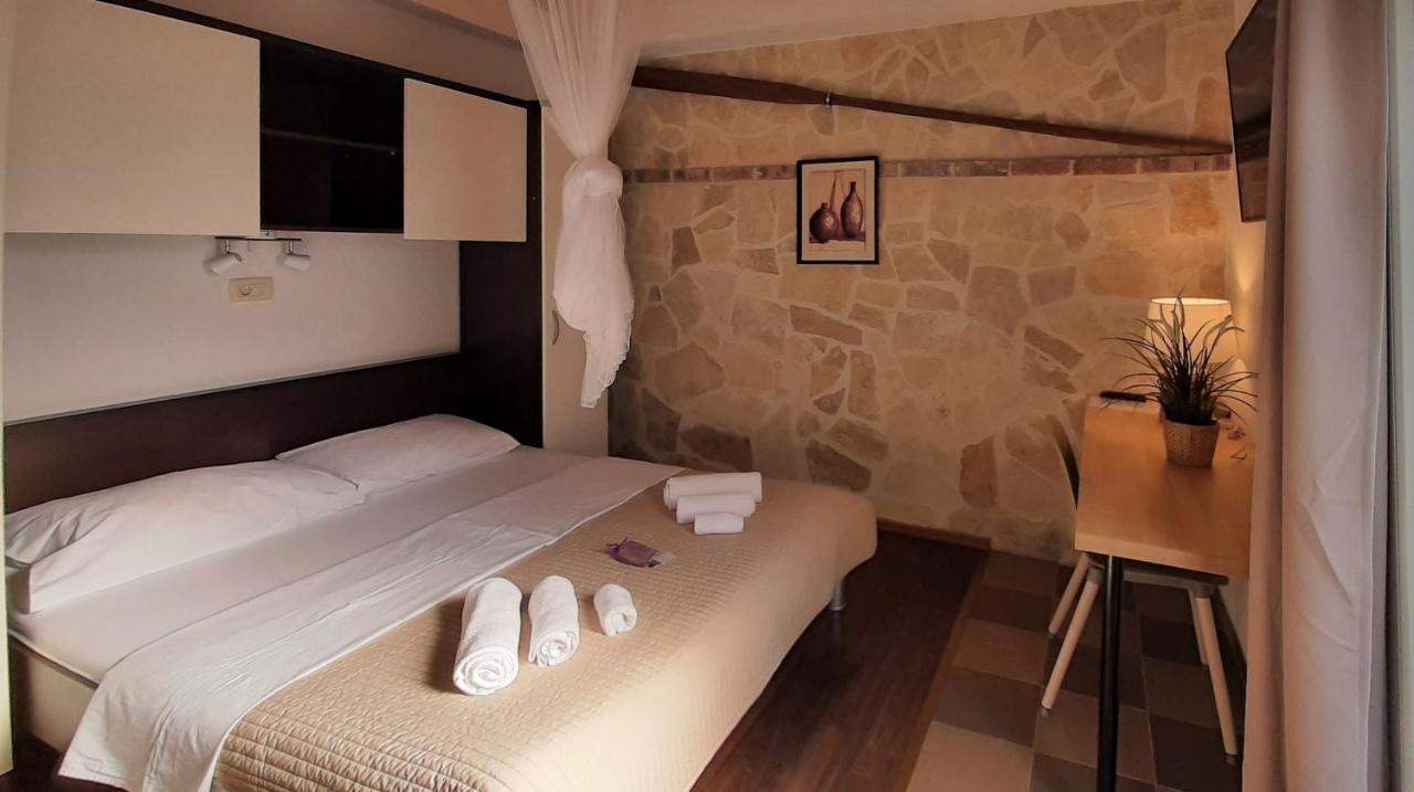 Apartments Infinitas Trogir Bagian luar foto