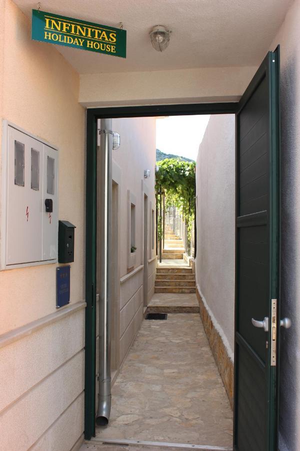 Apartments Infinitas Trogir Bagian luar foto